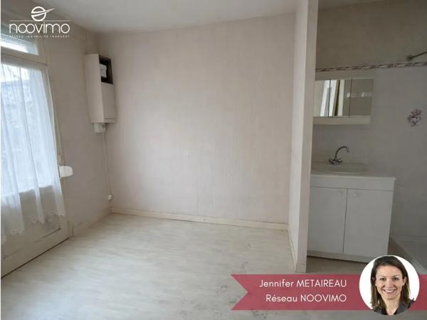 Coeur de bourg ! Au calme, maison à rénover non mitoyenne av