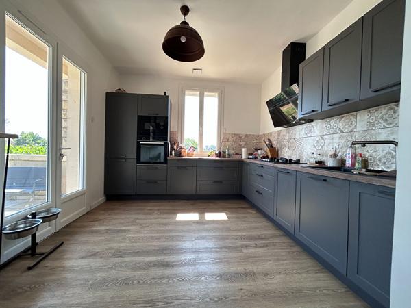 Maison rénovée avec jardin et sous-sol