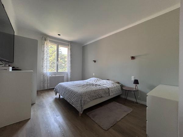 Maison rénovée avec jardin et sous-sol