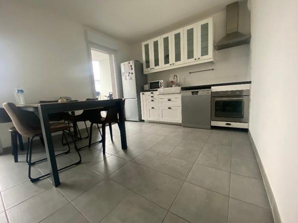 Rezé Pont Rousseau : Appartement T3 récent avec terrasse et parking