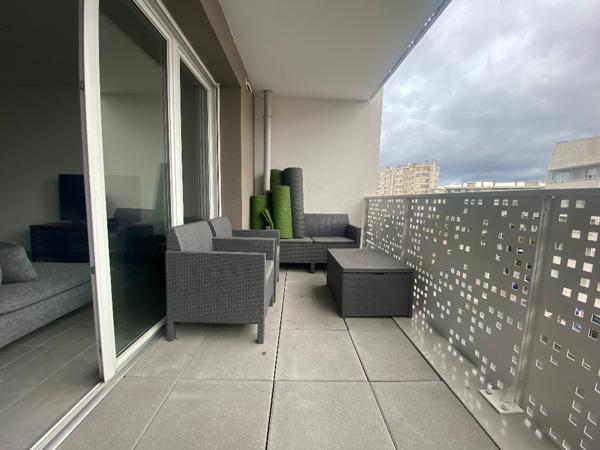 Rezé Pont Rousseau : Appartement T3 récent avec terrasse et parking