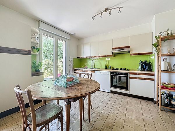 Maison de plain-pied à vendre à Champigné, 138m2, 3 chambres (potentiel de 4) sur un terrain de 1150m2 !