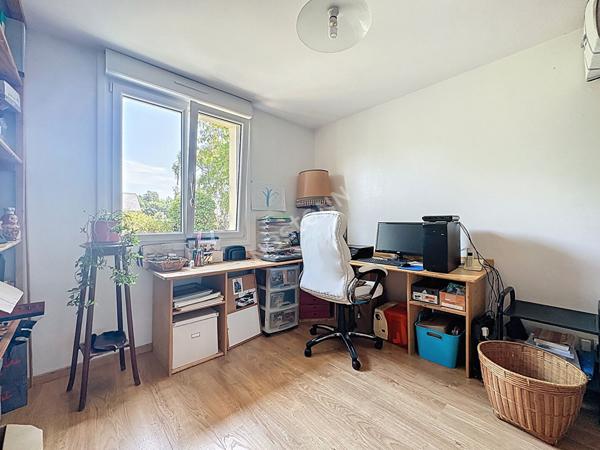 Maison de plain-pied à vendre à Champigné, 138m2, 3 chambres (potentiel de 4) sur un terrain de 1150m2 !