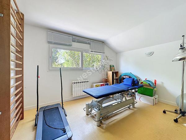 Maison de plain-pied à vendre à Champigné, 138m2, 3 chambres (potentiel de 4) sur un terrain de 1150m2 !