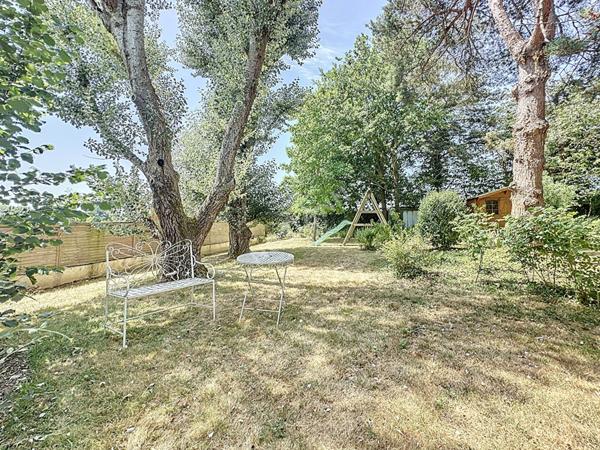 Maison de plain-pied à vendre à Champigné, 138m2, 3 chambres (potentiel de 4) sur un terrain de 1150m2 !