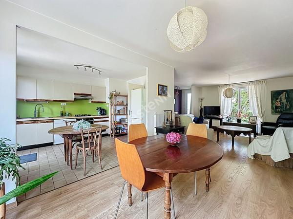 Maison de plain-pied à vendre à Champigné, 138m2, 3 chambres (potentiel de 4) sur un terrain de 1150m2 !