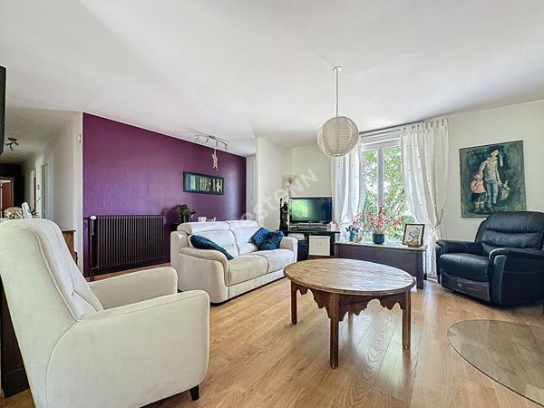 Maison de plain-pied à vendre à Champigné, 138m2, 3 chambres (potentiel de 4) sur un terrain de 1150m2 !