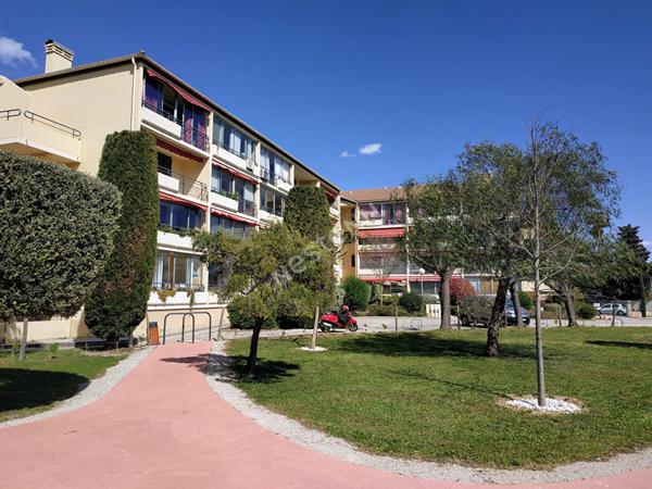 La Seyne sur mer Appartement de 2 pieces avec place de Parking privative au coeur des Sablettes