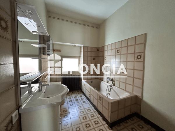 Location Appartement 4 pièces 115.7 m² - 15 RUE RAYMOND MARC Nimes Cedex 30000
