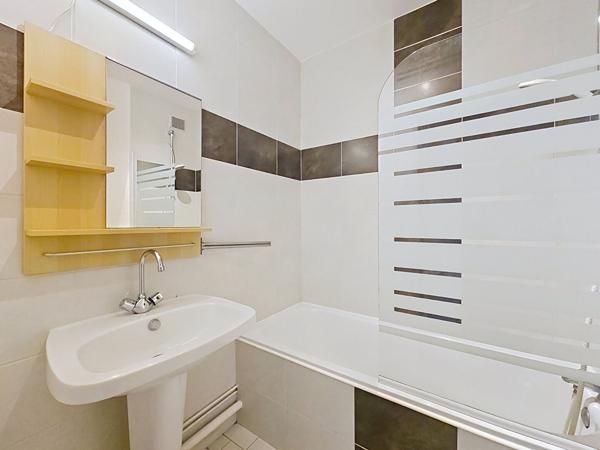 SUR LA COMMUNE DE NANCY - Dans résidence sécurisée - Appartement de 2 pièce(s) 47 m2