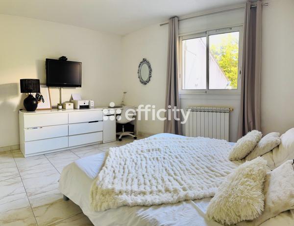 Maison
         5 pièces
        - 156 m² Bien prestige 787 500 € *