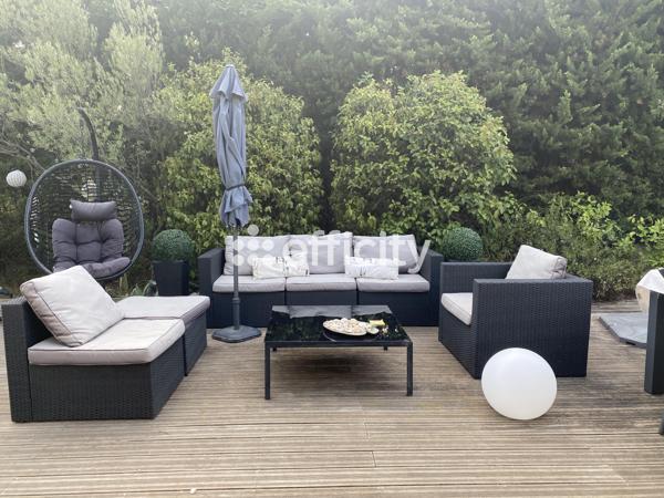 Maison
         5 pièces
        - 156 m² Bien prestige 787 500 € *