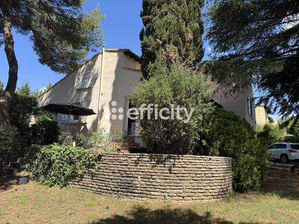 Maison
         5 pièces
        - 156 m² Bien prestige 787 500 € *