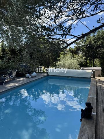 Maison
         5 pièces
        - 156 m² Bien prestige 787 500 € *