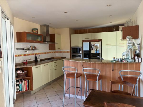 Villa familiale avec Piscine .