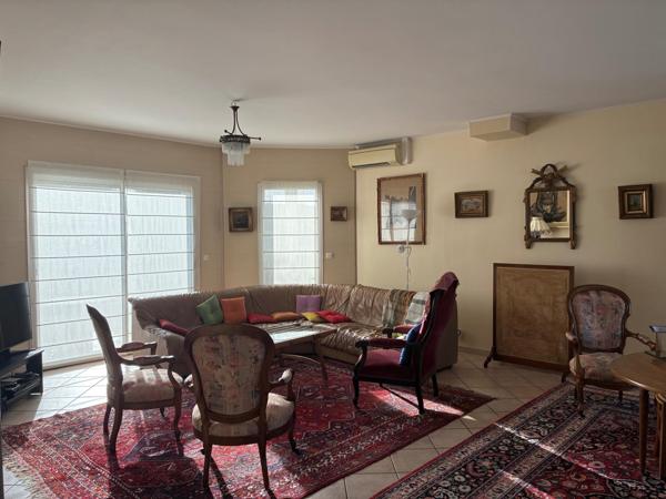 Villa familiale avec Piscine .