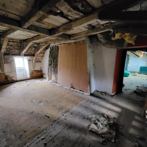Magnifique longère à rénover Valette (15400)