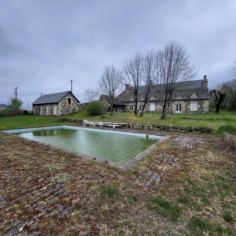 Magnifique longère à rénover Valette (15400)