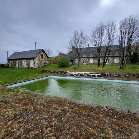 Magnifique longère à rénover Valette (15400)