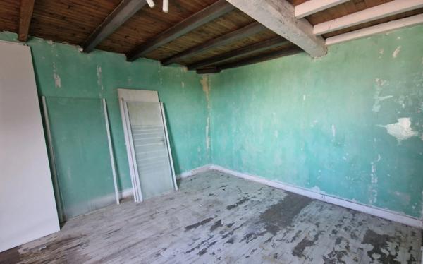 Dpt Charente (16), à vendre BARBEZIEUX SAINT HILAIRE maison 3 pièces