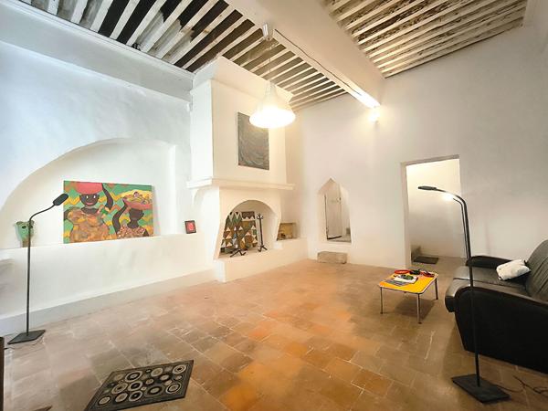 Maison de caractère avec vue sur l'abbaye de Lagrasse, village classé