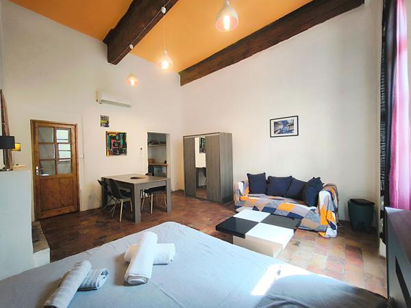 Maison de caractère avec vue sur l'abbaye de Lagrasse, village classé