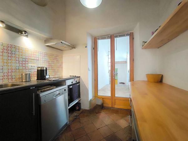 Maison de caractère avec vue sur l'abbaye de Lagrasse, village classé