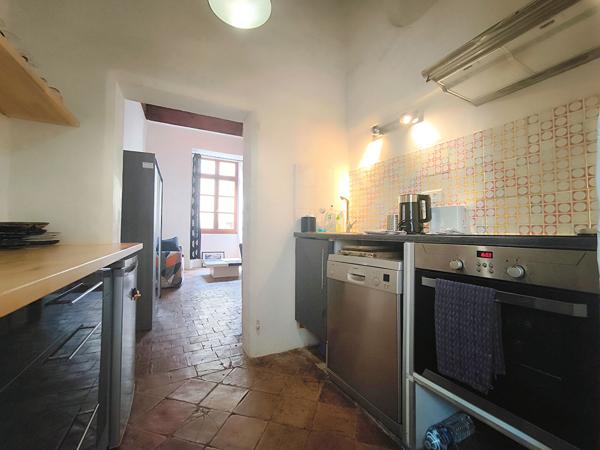 Maison de caractère avec vue sur l'abbaye de Lagrasse, village classé