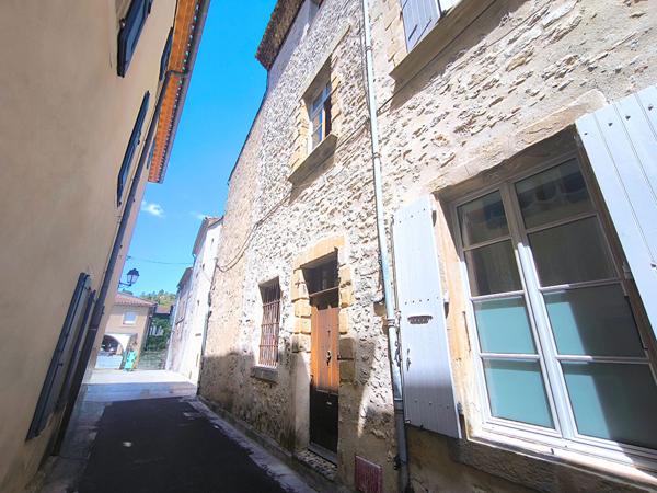 Maison de caractère avec vue sur l'abbaye de Lagrasse, village classé