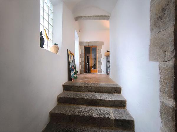 Maison de caractère avec vue sur l'abbaye de Lagrasse, village classé