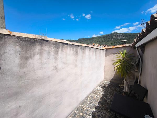 Maison de caractère avec vue sur l'abbaye de Lagrasse, village classé