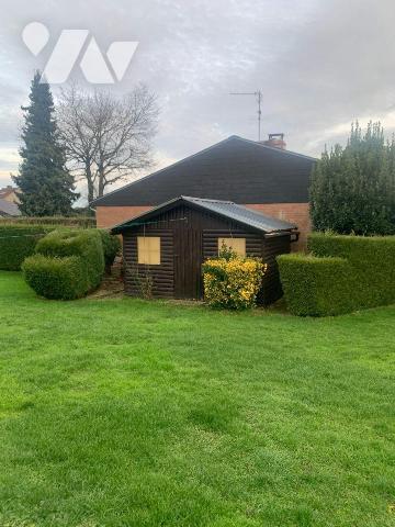 Pavillon de Plain pied sur et avec 839m² offrant:
hall, cuisine équipée, vaste séjour donnant ...