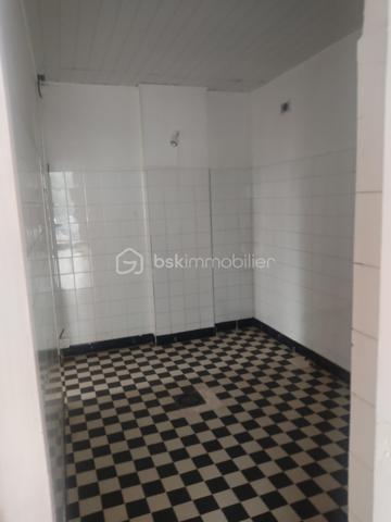 Local d activites de 60 m²