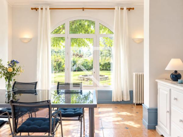ELEGANTE PROPRIETE DANS UN CADRE PAISIBLE ET VERDOYANT
