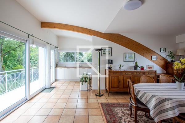 ELEGANTE PROPRIETE DANS UN CADRE PAISIBLE ET VERDOYANT