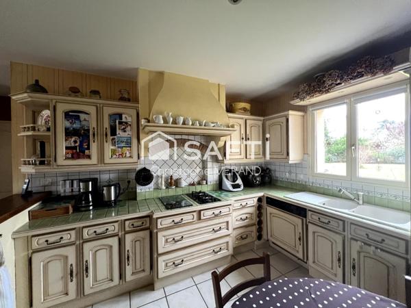 Pavillon 4 chambres dans le centre de DANGE SAINT ROMAIN