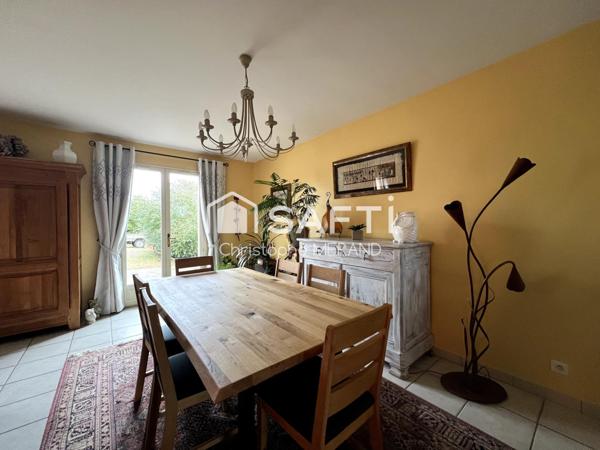 Pavillon 4 chambres dans le centre de DANGE SAINT ROMAIN