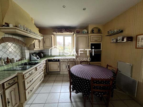 Pavillon 4 chambres dans le centre de DANGE SAINT ROMAIN