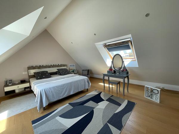 LIFFRÉ - MAISON de 115m² habitable,130m² au sol, 550m² de parcelle avec piscine chauffée, 7 pièces, 4 chambres et une pièce dressing