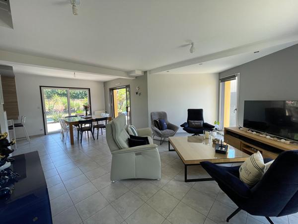 LIFFRÉ - MAISON de 115m² habitable,130m² au sol, 550m² de parcelle avec piscine chauffée, 7 pièces, 4 chambres et une pièce dressing