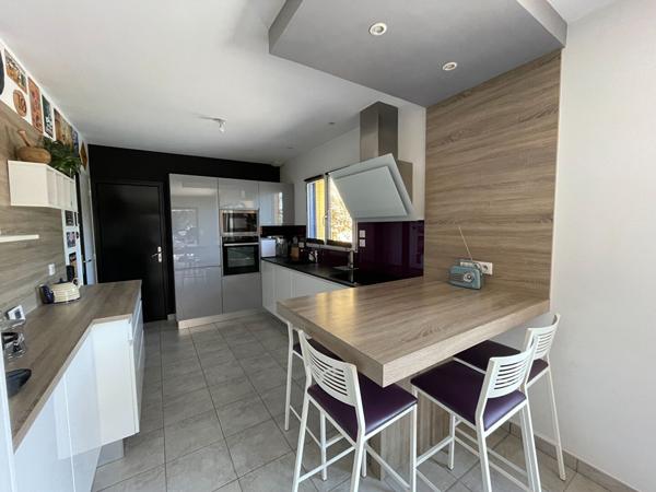 LIFFRÉ - MAISON de 115m² habitable,130m² au sol, 550m² de parcelle avec piscine chauffée, 7 pièces, 4 chambres et une pièce dressing