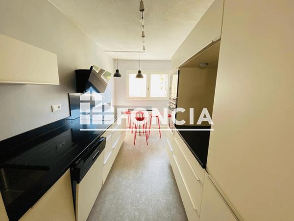 Location Appartement 5 pièces 125.59 m² - 14 PASSAGE DES ALLIES Pau 64000