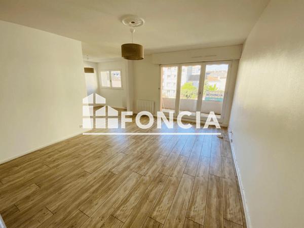Location Appartement 5 pièces 125.59 m² - 14 PASSAGE DES ALLIES Pau 64000