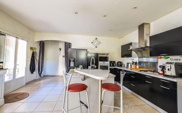 Maison à vendre    6 pièces •  Rochefort-du-Gard