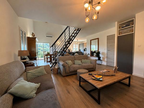 À Vendre a Monte -Duplex récent avec beaux volumes