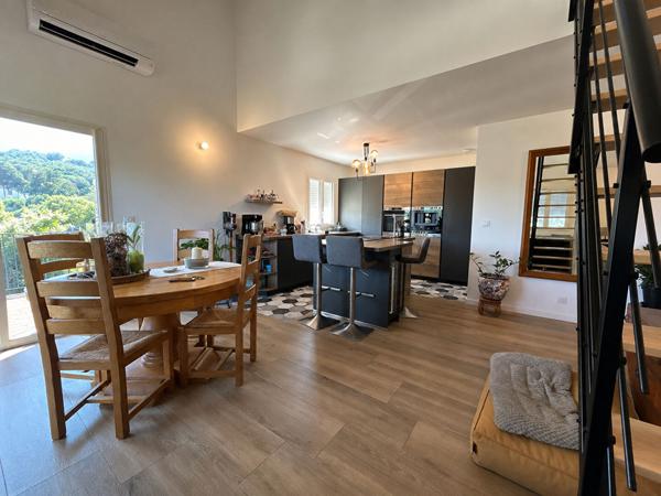 À Vendre a Monte -Duplex récent avec beaux volumes