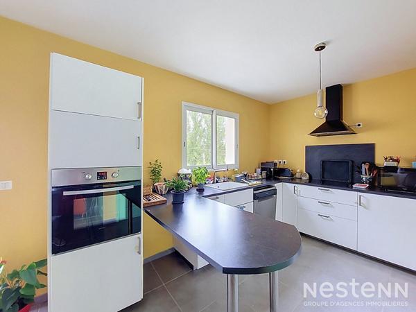 A Vendre Maison contemporaine de plain-pied avec trois chambres, garage et jardin à Condom