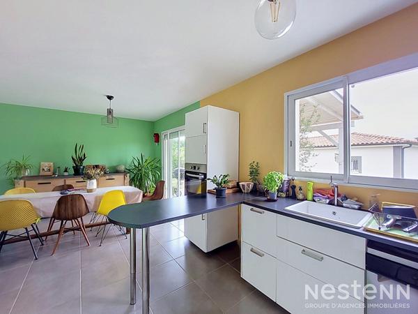 A Vendre Maison contemporaine de plain-pied avec trois chambres, garage et jardin à Condom
