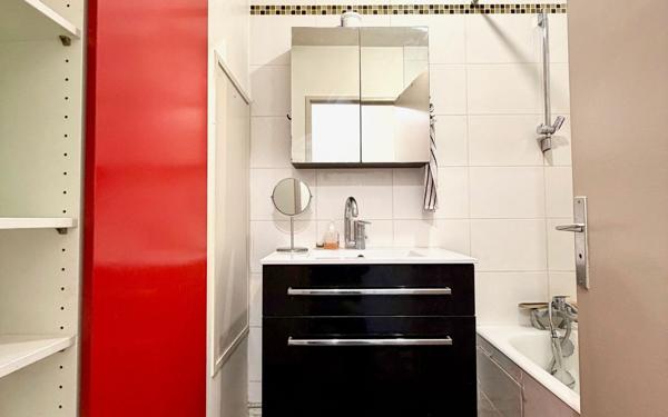 Appartement à vendre    3 pièces • 67,05 m2 Paris 20