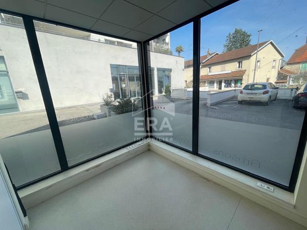 Local  professionnel ou commercial Saint-Vit 104 m2